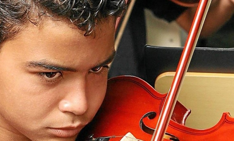 Crianças que têm aulas de música ampliam funções cognitivas para sempre